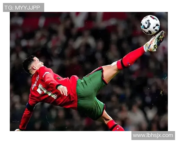 58号球衣背后的传奇故事与足球明星的辉煌人生揭秘 58号球衣背后的传奇故事与足球明星的辉煌人生揭秘