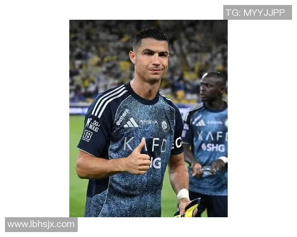 C罗足球明星的经典招牌动作解析与技巧分享 C罗足球明星的经典招牌动作解析与技巧分享