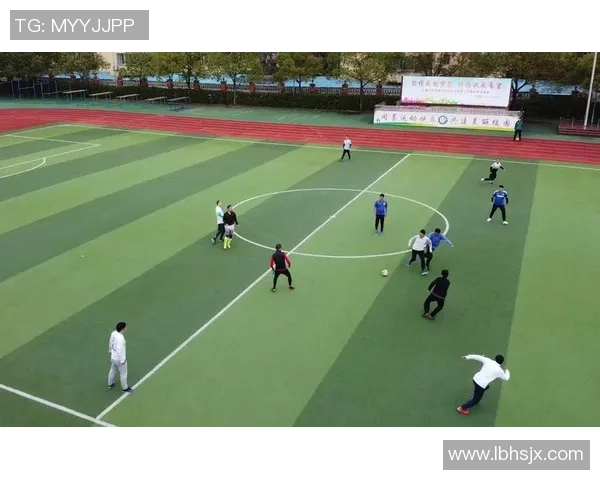 成都足球队的阵地战体系解析与战术创新探讨 成都足球队的阵地战体系解析与战术创新探讨