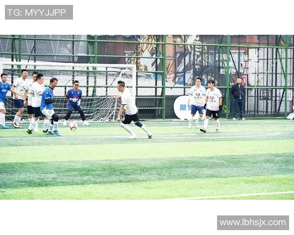 杭州足球队与北京足球队赛后复盘分析意识差异及战术执行效果探讨 杭州足球队与北京足球队赛后复盘分析意识差异及战术执行效果探讨